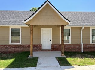 713 W 1st St, Ada, OK 74820