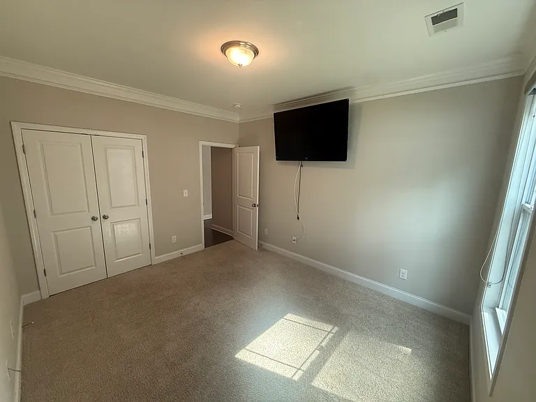 3931 Lake Breeze Dr — Photo 9