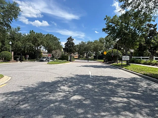 627 Fern Lake Dr — Photo 44