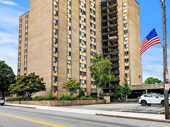 4th image of 1025 Hancock St Unit 13B