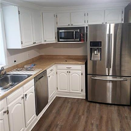 4th image of 2167 Como Park Blvd