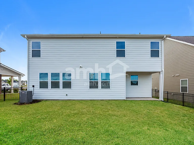 144 Twin River Dr — Photo 32