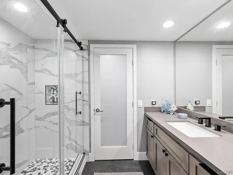 6 Kingston Ct E — Photo 15