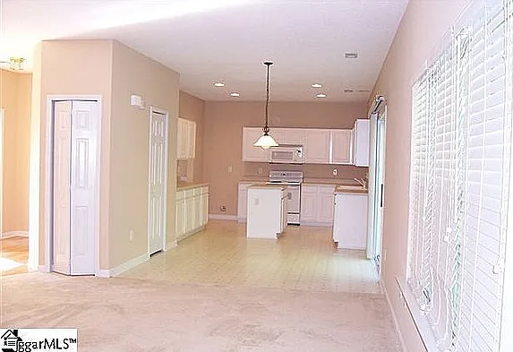 117 Shelby Ct — Photo 3