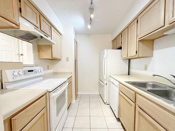 3rd image of 1523 Lincoln Way #204B