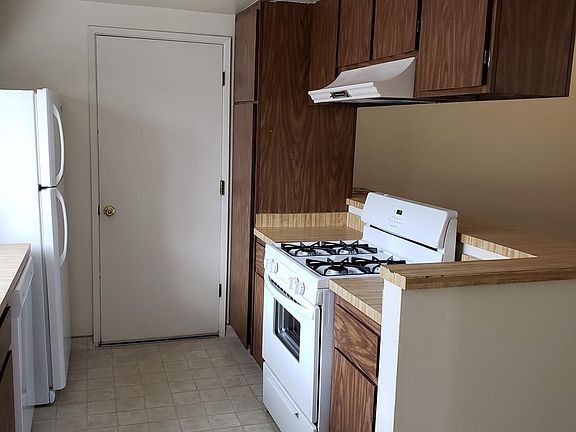 3rd image of 1355 Cavalier Ln