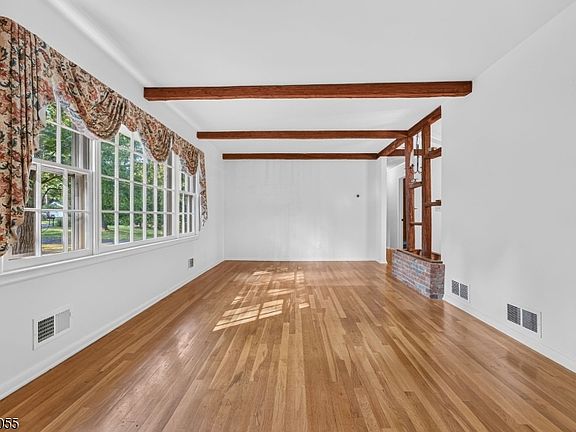 2nd image of 1003 Buxton Rd
