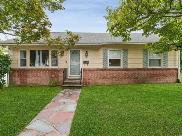 30 Bennett Ave, Cranston, RI 02920