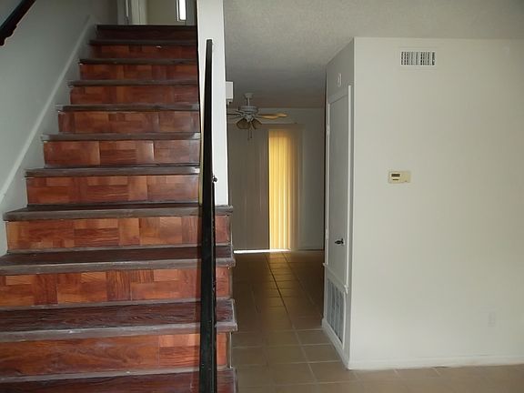 LR in front; kitchen in back