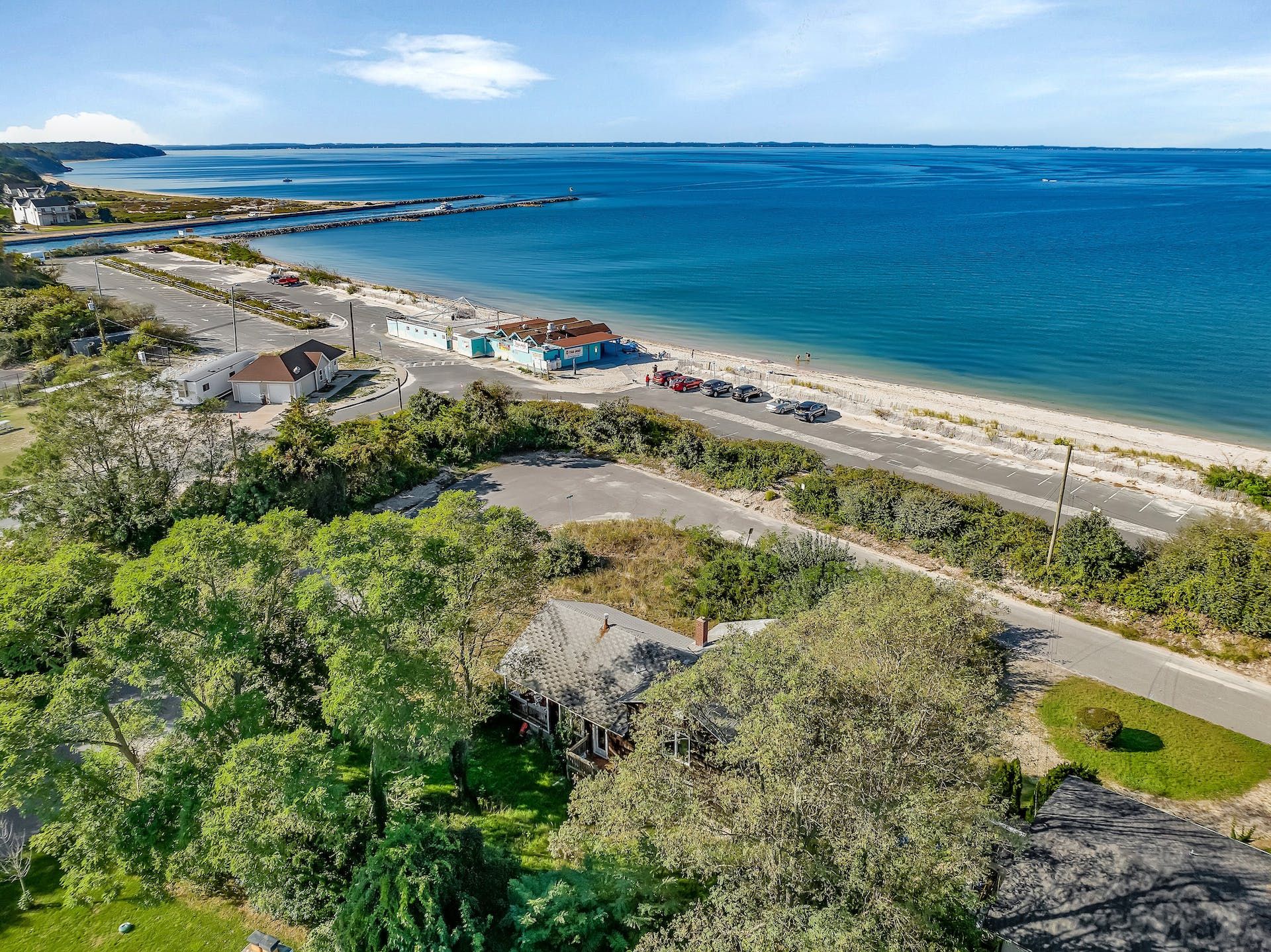 14 Hildreth Pl, Hampton Bays, NY 11946 Out East