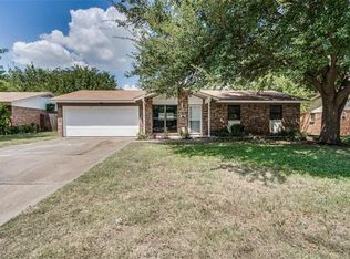 524 Oak St, Burleson, TX 76028