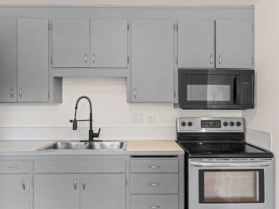1st image of 3132 Lombard Ave #11412693