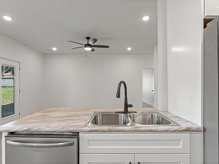 107 Cody Ln — Photo 15