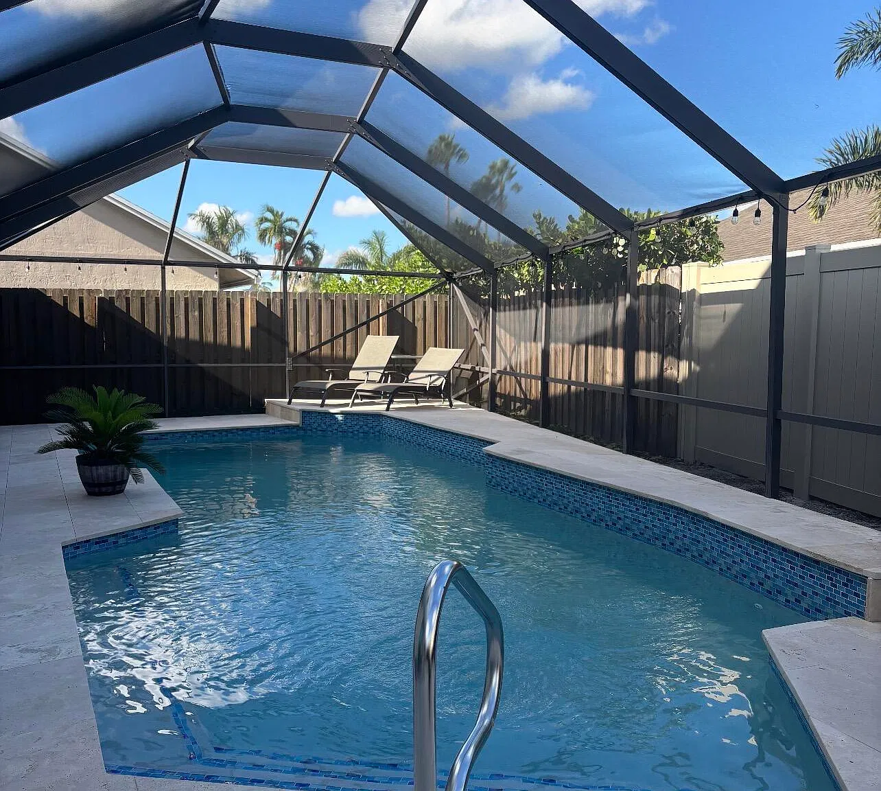 3 bed, 2.5 bath, 1948 sqft, $7,900 — Photo 3
