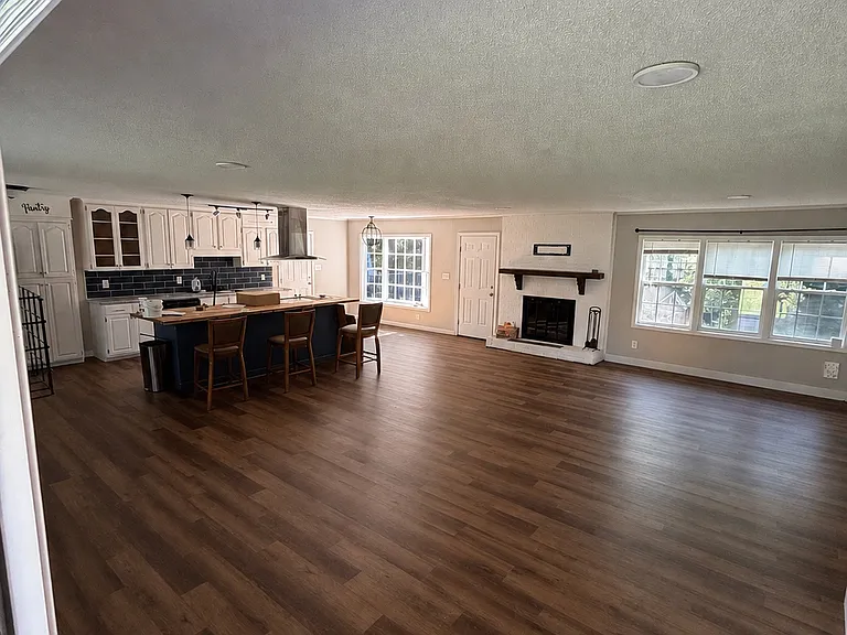 5708 Kirby Ct — Photo 2