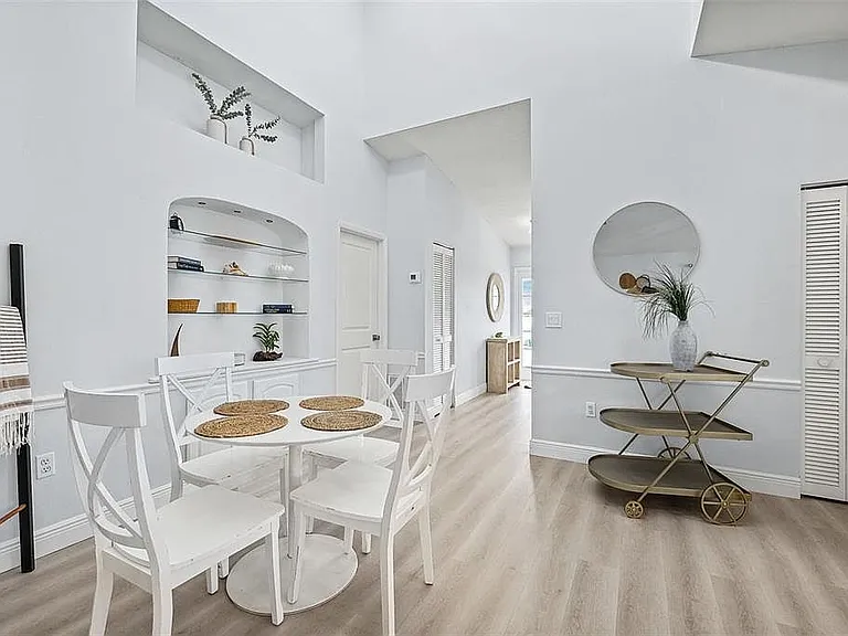 313 Poinsettia Rd — Photo 5