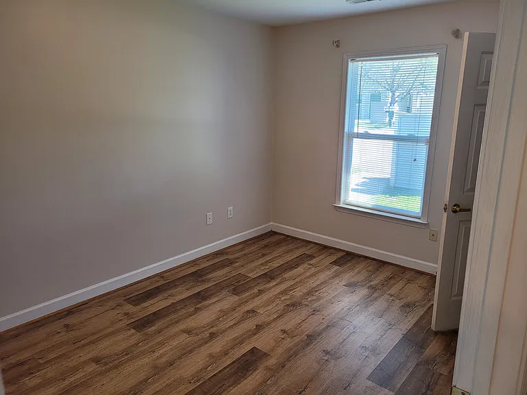 211 Provence St — Photo 9