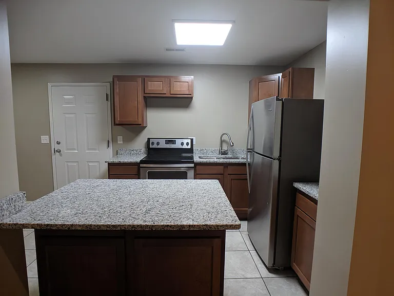 2435 S Dixie Dr — Photo 5