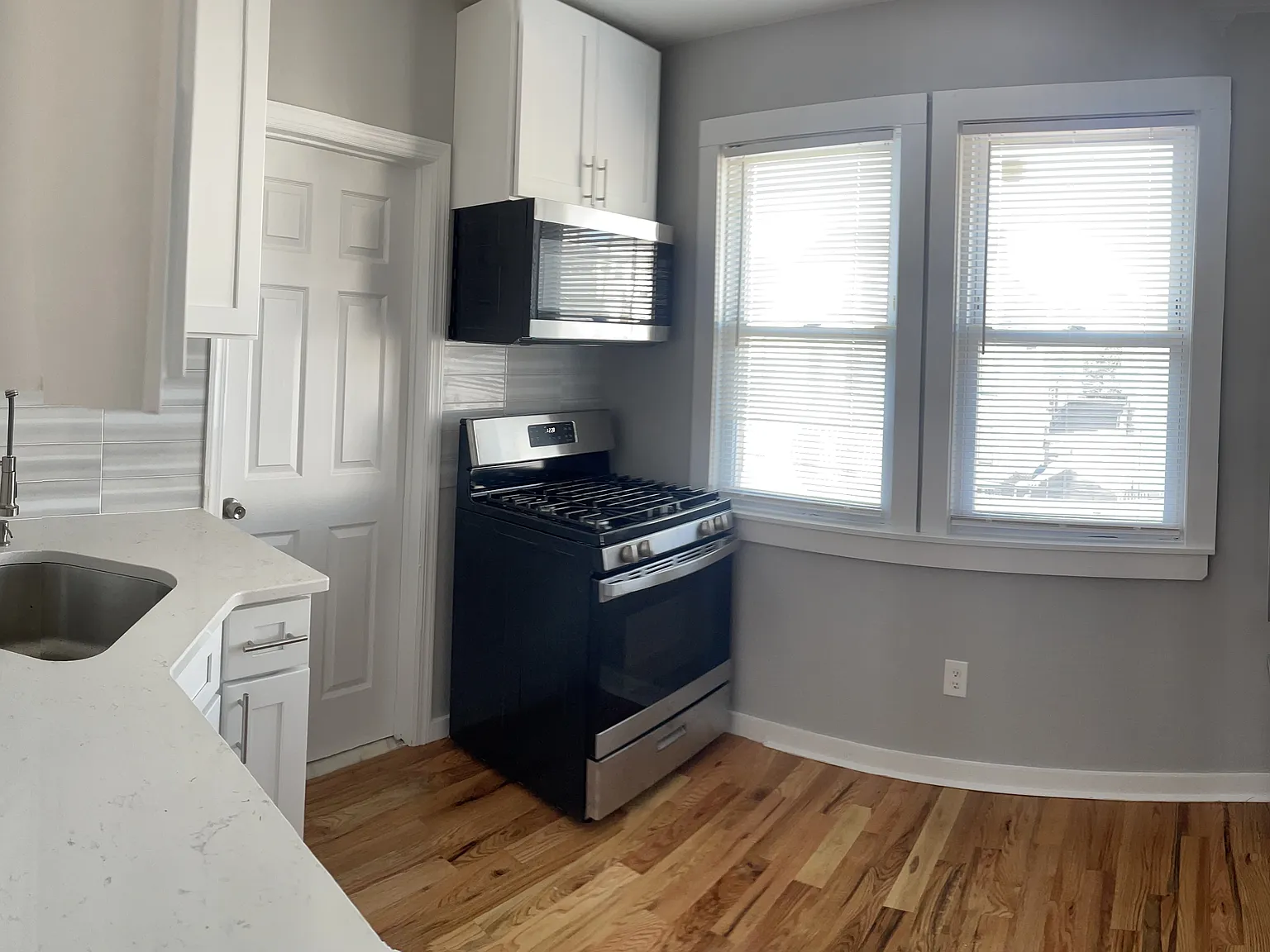 109 Huntington Ter — Photo 3