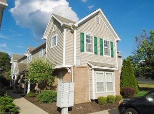 3284 Lenox Village Dr UNIT 204, Fairlawn, OH 44333