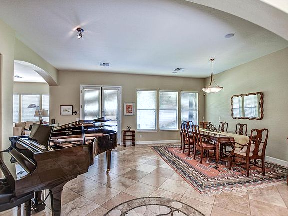 5th image of 3028 E Comstock Dr