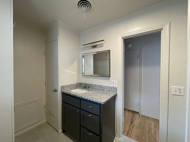 1112 N 9th St — Photo 15