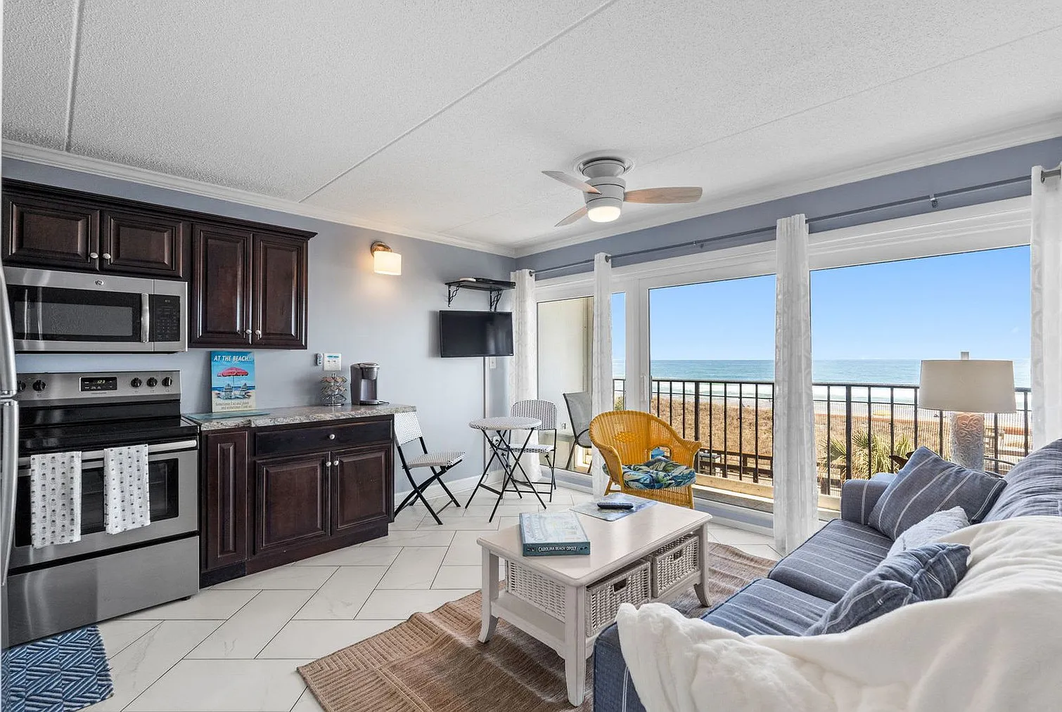 1 bed, 1.0 bath, 473 sqft, $4,382 — Photo 2