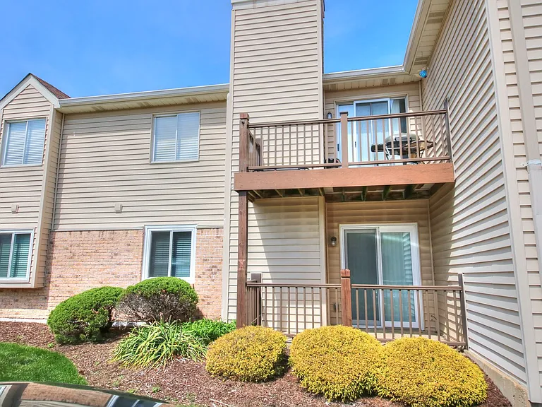 2337 Sandalwood Creek Ct #D — Photo 2