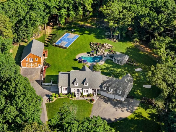 15 Gould Rd, Andover, MA 01810