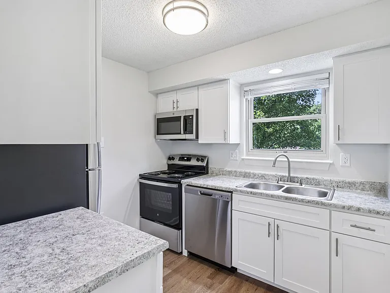 Monroeville Apartments at Belmont Ridge — Photo 6