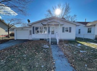 143 E 2nd St, Roxana, IL 62084