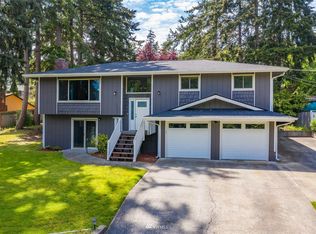 2439 Olympic Dr, Oak Harbor, WA 98277