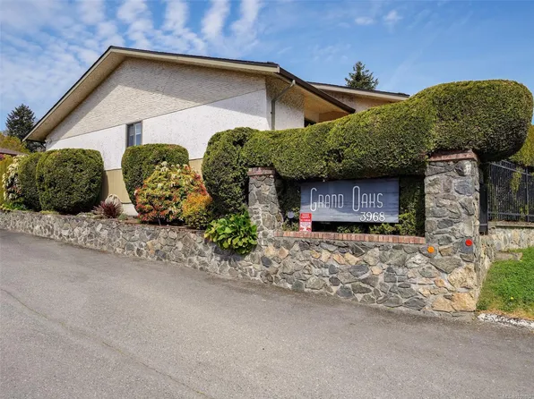 3968 Cedar Hill Rd #5, Saanich, BC V8N 3B8
