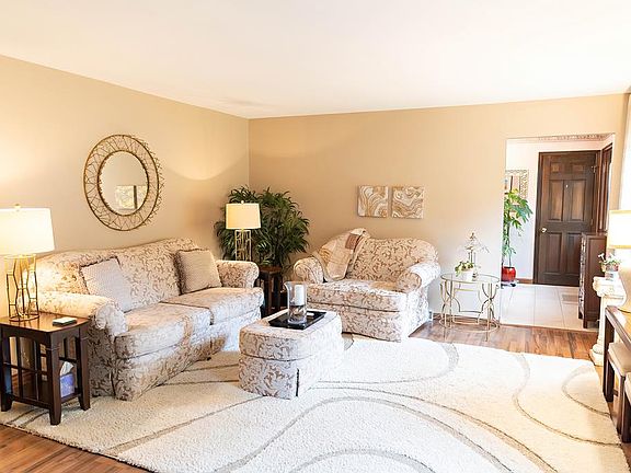 3rd image of 38 Timberlane Dr