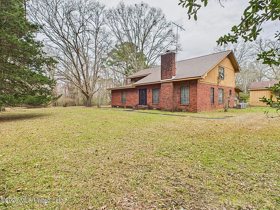 3rd image of 576 Franklin Rd