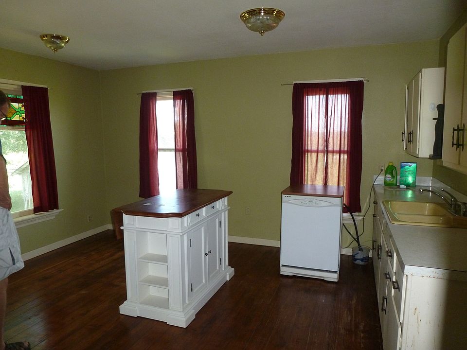 1st image of 28291 Hickory Ave
