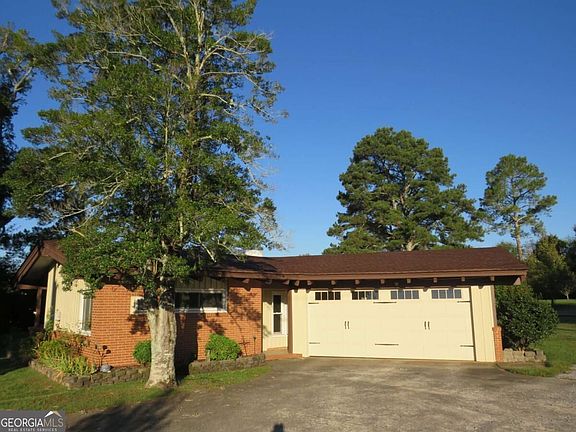2nd image of 1020 Cave Springs Rd
