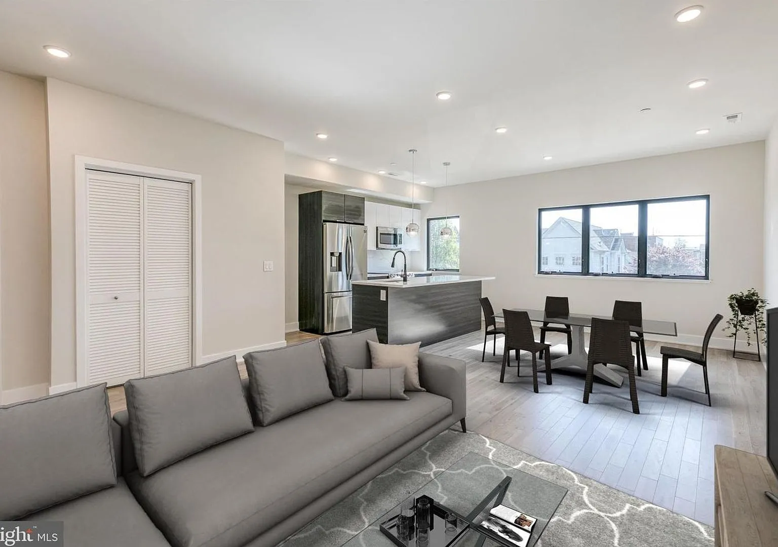 Brand New Luxury Apartments — Photo 4