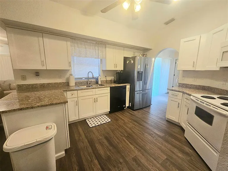 1011 Tropical Ave NW — Photo 6