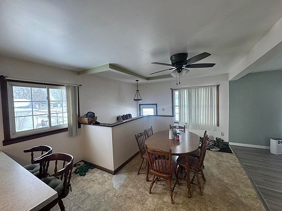 5th image of 207 5th Ave NE