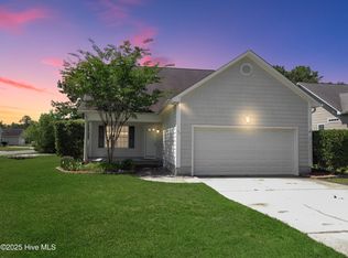 136 Leeward Ln, Hampstead, NC 28443