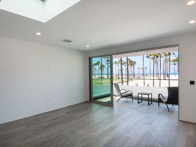 1309 S Ocean Front Walk #A — Photo 17