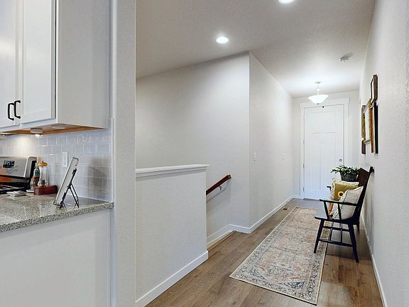 5th image of 360 Capitol Reef St