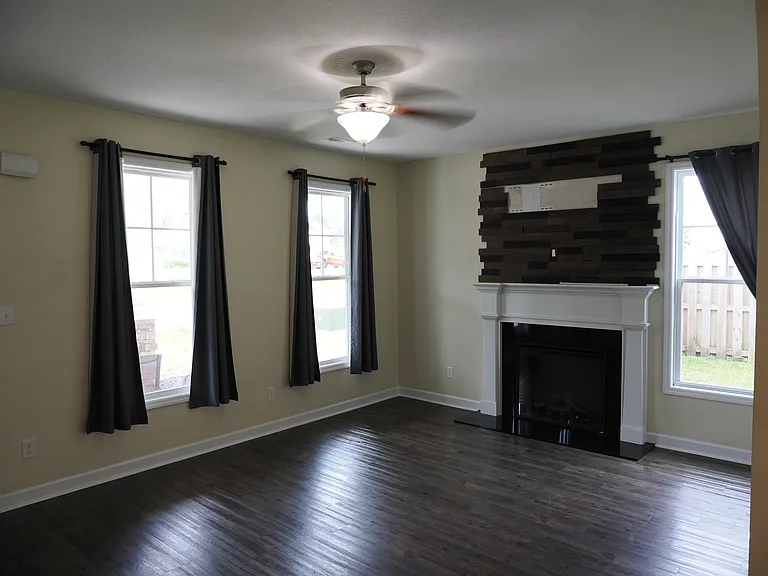 611 Winfall Dr — Photo 3