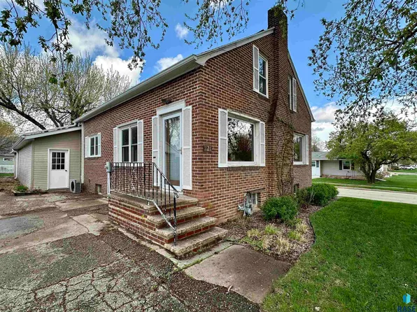 121 E Barck Ave, Luverne, MN 56156