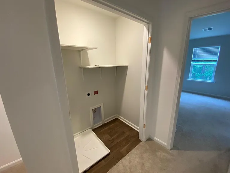 135 E Sunrise Ln — Photo 10