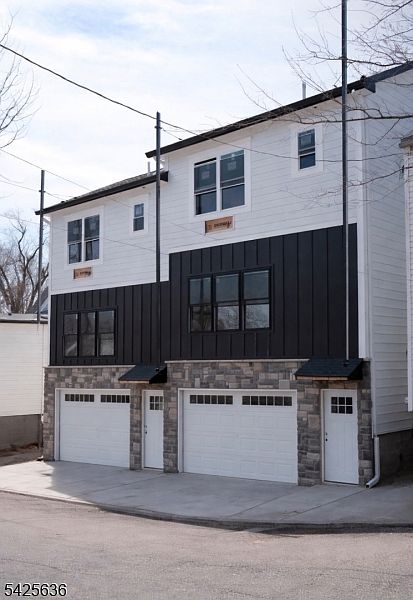 1st image of 35 Garfield Ave