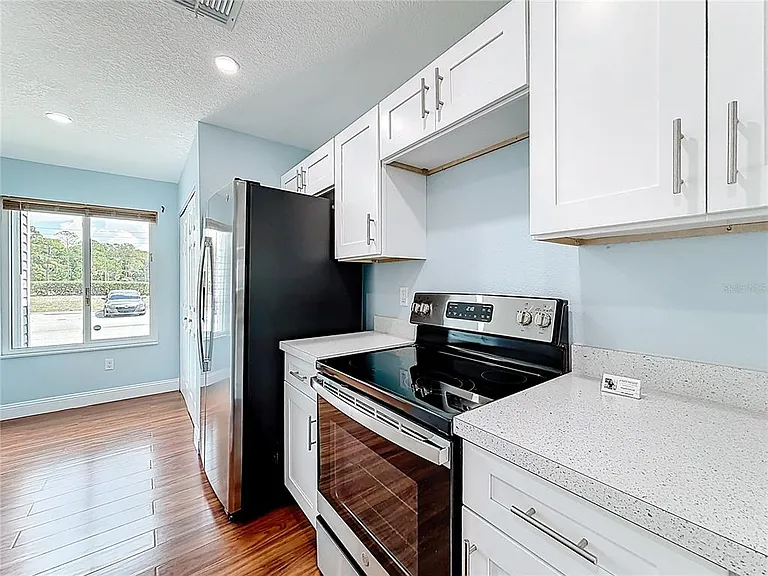 2260 Grenwich Ave #2260 — Photo 6