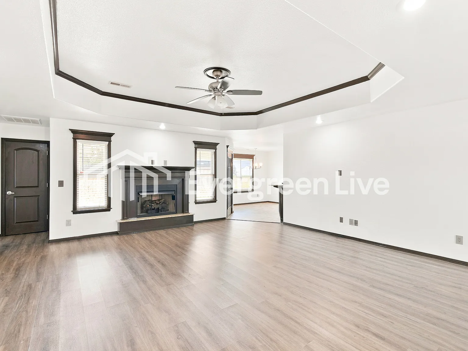 3 bed, 2.0 bath, 1500 sqft, $1,645 — Photo 3