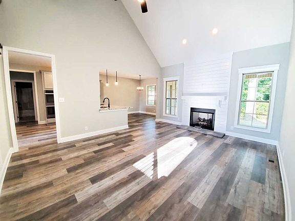 5th image of 205 Wellington Dr